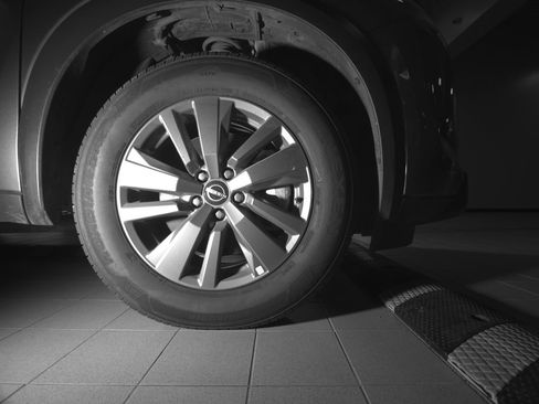 Used 2025 Nissan Pathfinder SV FWD image 19