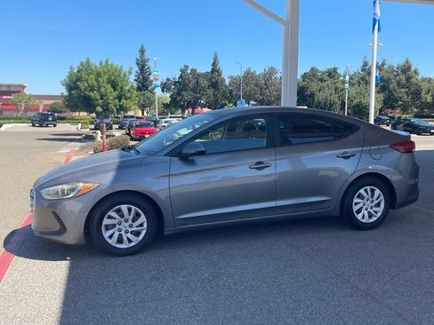 Used 2018 Hyundai Elantra SE w/ Cargo Package FWD image 1