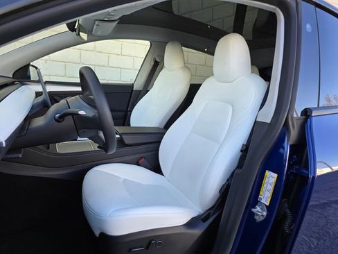 Used 2025 Tesla Model Y Long Range image 21
