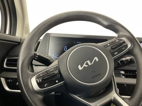 Used 2025 Kia Sportage LX FWD image 17