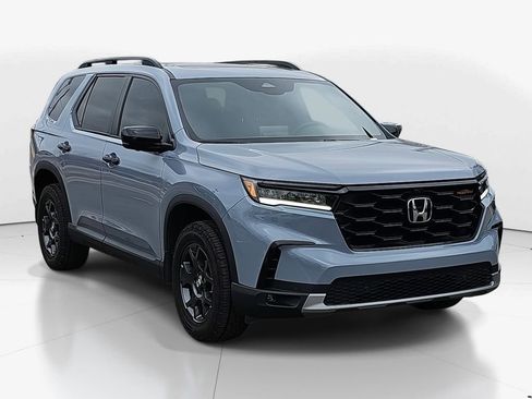 Used 2025 Honda Pilot TrailSport image 1