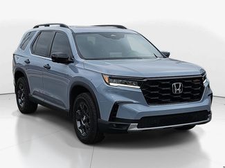 Used 2025 Honda Pilot TrailSport video 1