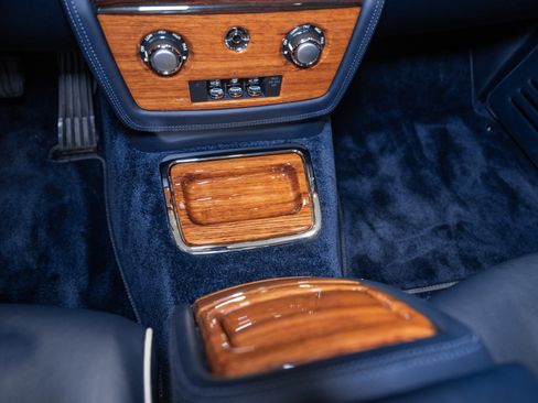Used 2011 Rolls-Royce Phantom Sedan RWD image 70