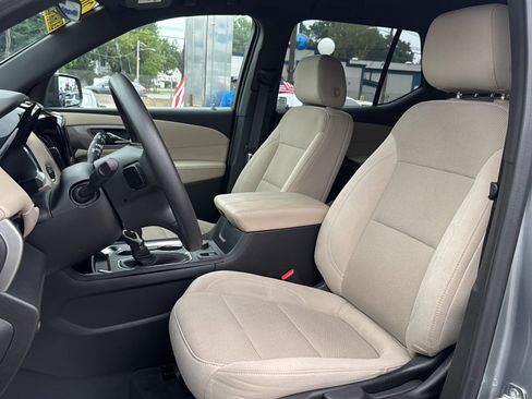 Used 2023 Chevrolet Traverse LS image 20