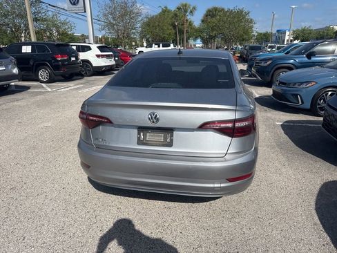 Used 2021 Volkswagen Jetta SE image 9