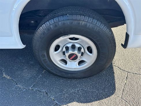 Used 2017 GMC Savana 3500 image 20