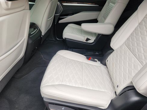 Certified 2025 Cadillac Escalade Sport Platinum w/ LPO, ONYX Package AWD/4WD image 14