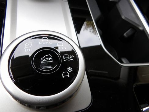 New 2025 Mitsubishi Outlander SE image 22