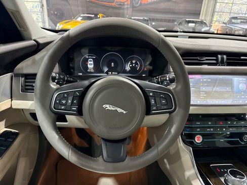 Used 2016 Jaguar XF Prestige image 54