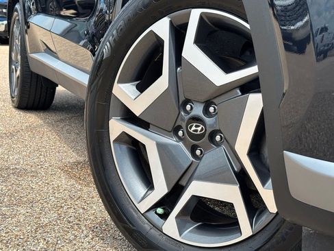 Used 2025 Hyundai Palisade SEL FWD image 2