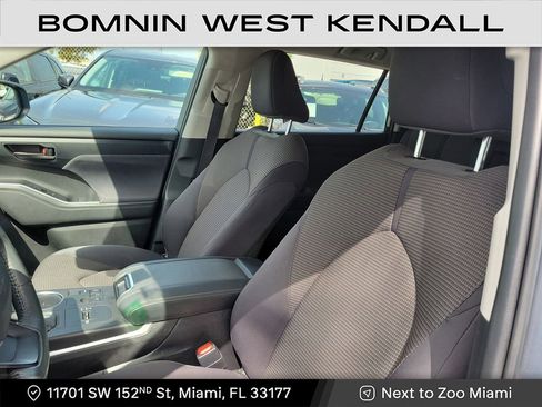 Used 2024 Toyota Highlander LE image 9