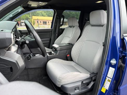 Used 2025 Toyota Tacoma SR5 AWD/4WD image 18
