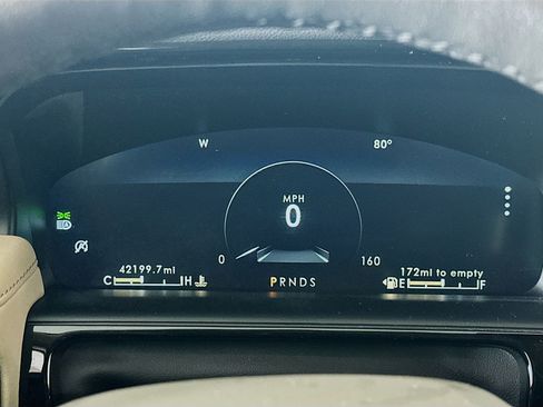 Used 2022 Lincoln Nautilus FWD w/ Premium Package image 19