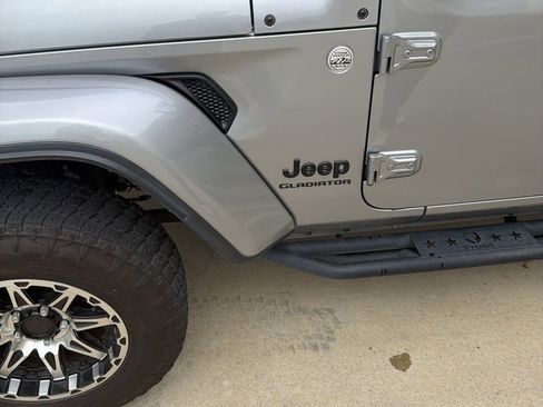 Used 2021 Jeep Gladiator Sport image 1