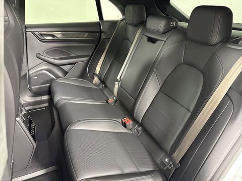 Certified 2025 Porsche Macan Turbo Electric AWD/4WD image 23