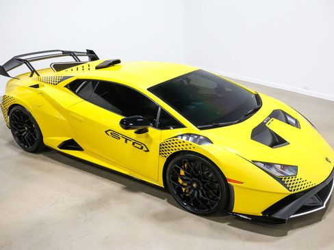 Used 2022 Lamborghini Huracan STO image 63