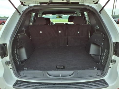 Used 2021 Jeep Grand Cherokee Laredo image 28