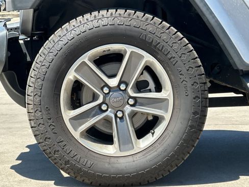 Used 2018 Jeep Wrangler Unlimited Sahara AWD/4WD image 12