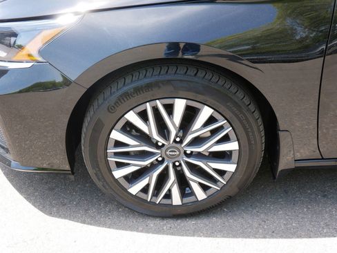Certified 2023 Nissan Altima 2.5 SV w/ SV Premium Package AWD/4WD image 9
