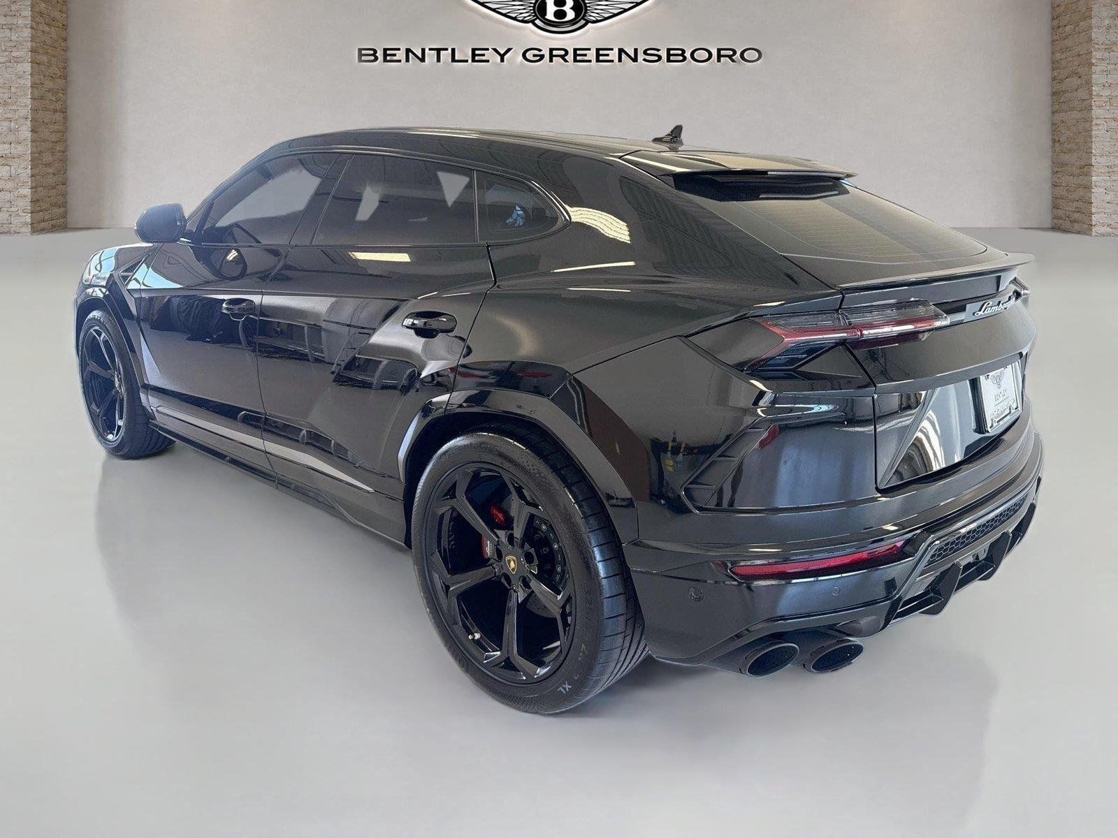 Used 2020 Lamborghini Urus AWD/4WD image 3