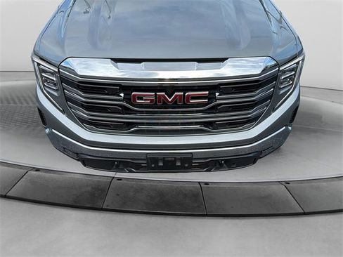 Used 2024 GMC Sierra 1500 SLT image 9