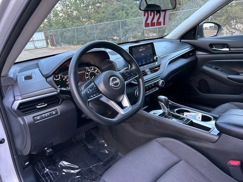 Used 2024 Nissan Altima 2.5 SV FWD image 15