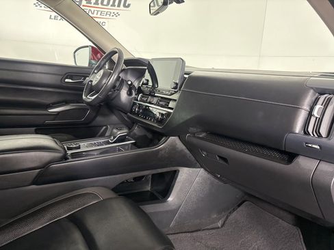 Used 2023 Nissan Pathfinder SL w/ SL Premium Package image 34