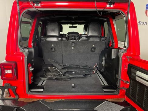 Used 2018 Jeep Wrangler Unlimited Rubicon AWD/4WD image 11