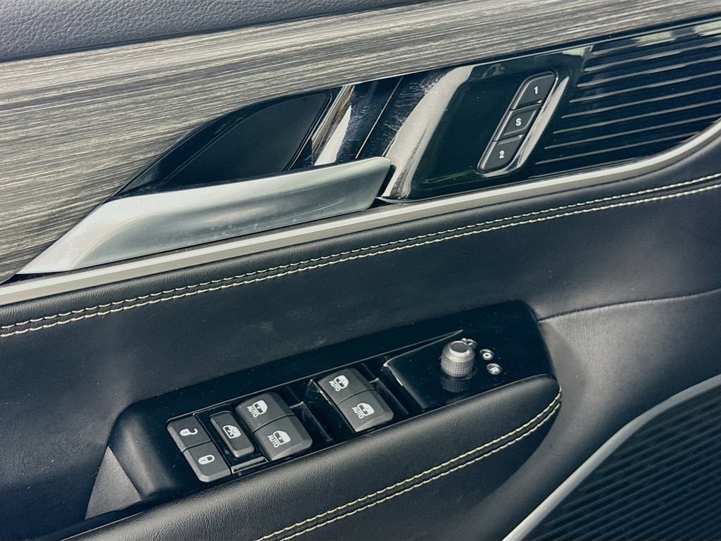 Used 2023 Jeep Wagoneer Series II AWD/4WD image 19