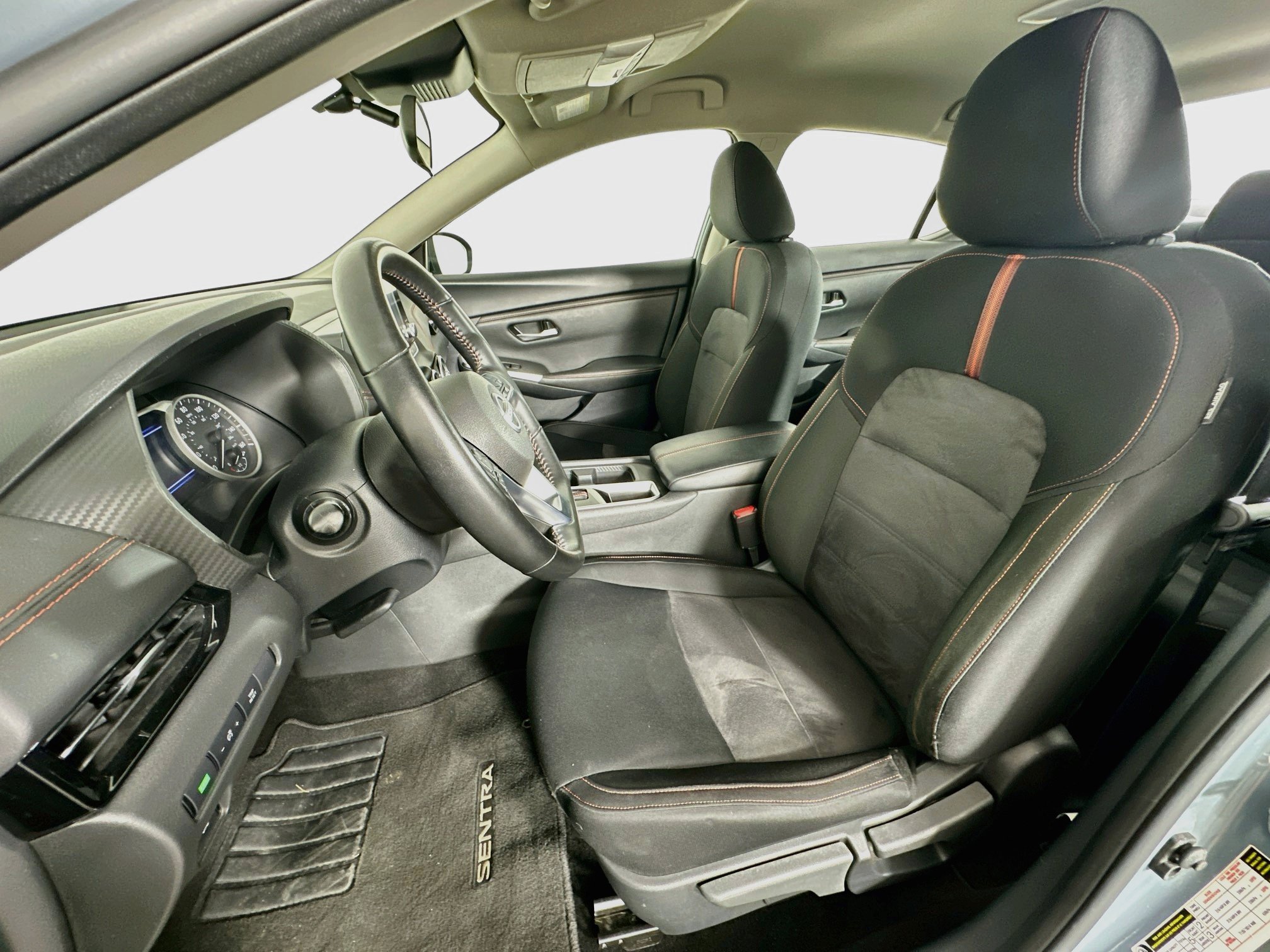 Used 2025 Nissan Sentra SR FWD image 13