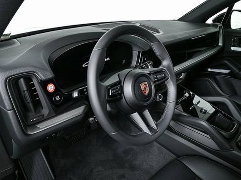 New 2025 Porsche Cayenne image 4