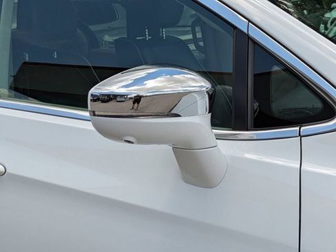 Used 2022 Chrysler Pacifica Limited w/ Uconnect Theater Family Group FWD image 12
