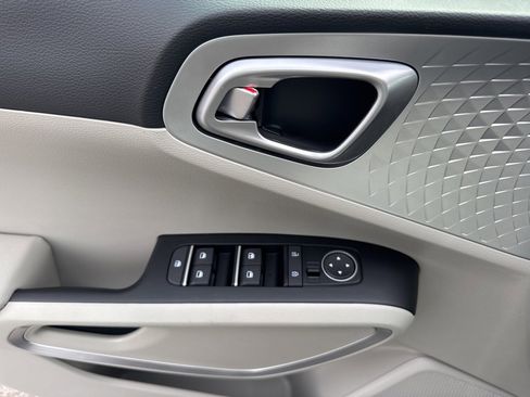 New 2025 Kia Soul LX w/ LX Technology Package image 8
