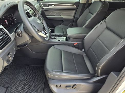 Used 2023 Volkswagen Atlas SE w/ Panoramic Sunroof Package FWD image 14