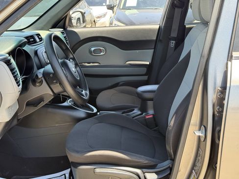 Used 2016 Kia Soul FWD image 12