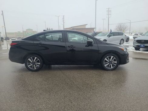 Used 2023 Nissan Versa SV image 6