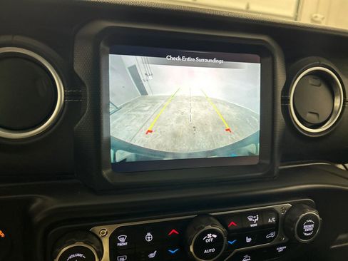 Used 2022 Jeep Wrangler Unlimited Sahara w/ Dual Top Group image 23