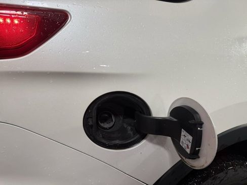 Used 2016 Ford Explorer XLT image 18