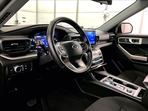 Used 2022 Ford Explorer XLT image 13