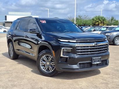 Used 2025 Chevrolet Traverse LT