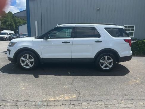 Used 2018 Ford Explorer FWD image 2
