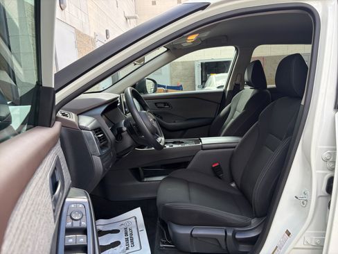 Used 2023 Nissan Rogue S FWD image 11