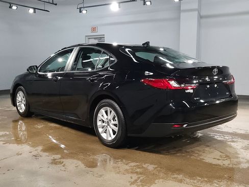 Used 2025 Toyota Camry LE FWD image 5
