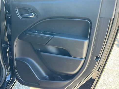 Used 2018 Chevrolet Colorado LT AWD/4WD image 12
