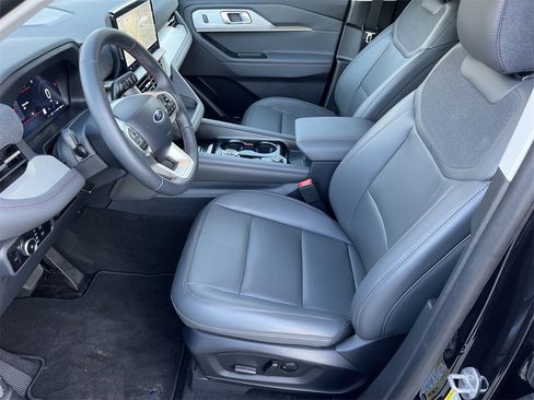 New 2025 Ford Explorer Active w/ Active Comfort Package image 18