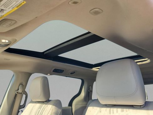 Used 2021 Chrysler Pacifica Touring-L image 31