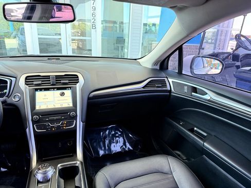 Used 2018 Ford Fusion SE w/ Equipment Group 602A FWD image 27