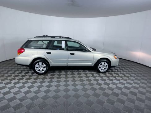 Used 2005 Subaru Outback 2.5i image 9