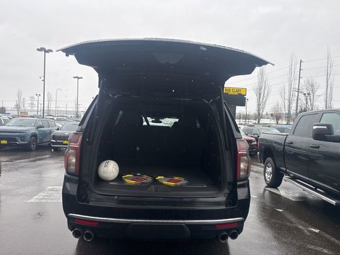 Used 2022 Chevrolet Suburban Premier image 17