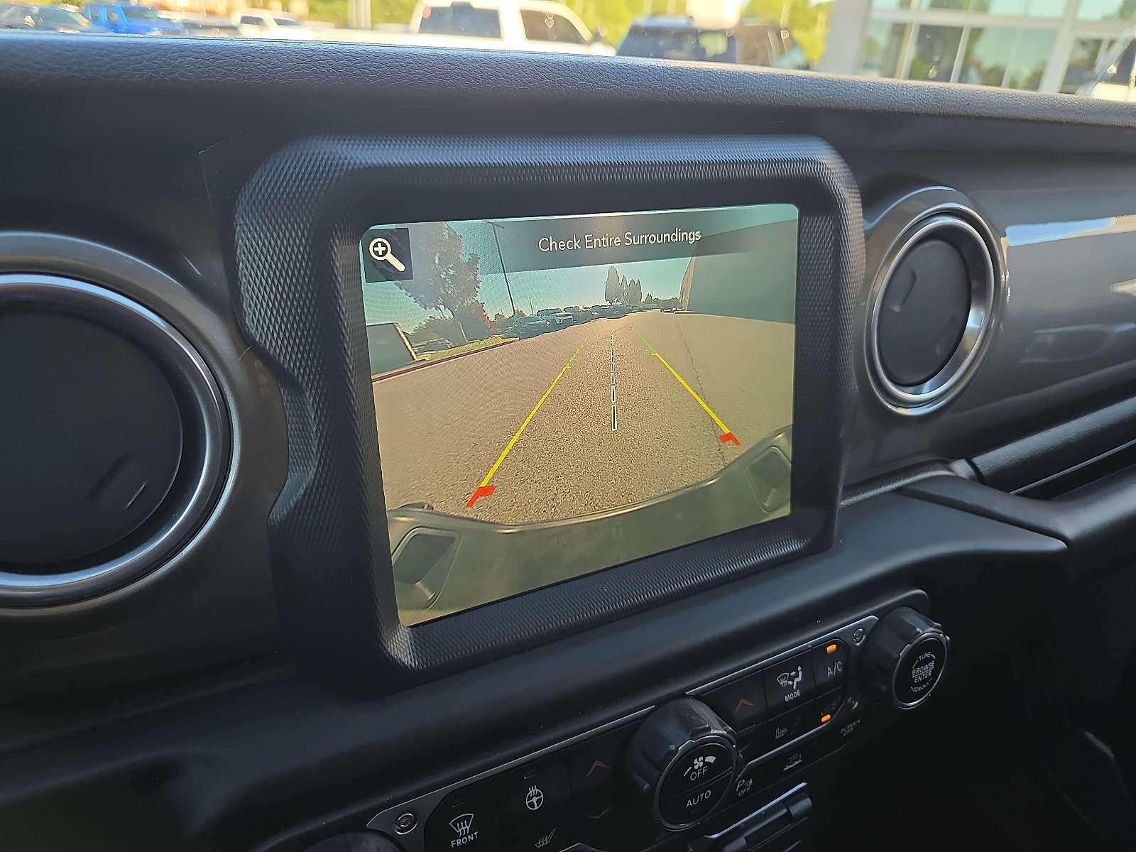 Used 2020 Jeep Gladiator Overland AWD/4WD image 17